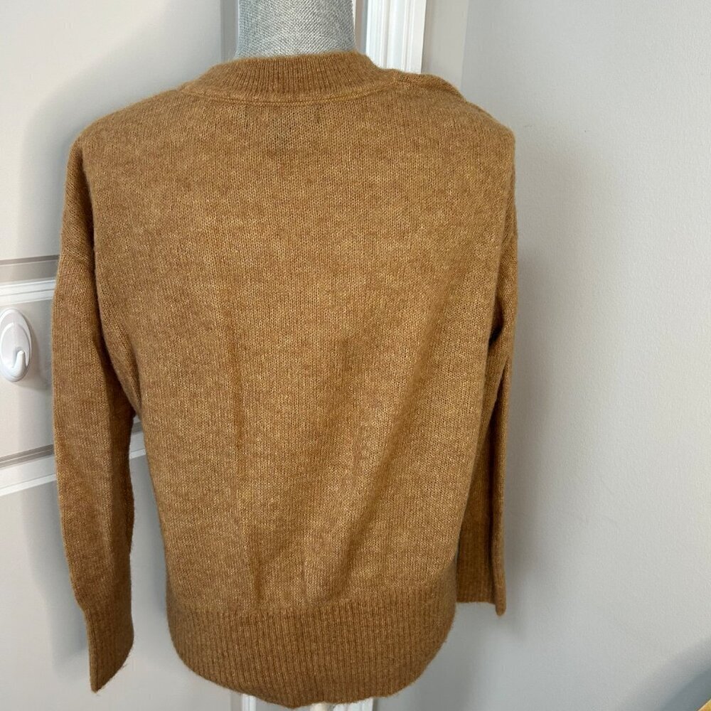 BANANA REPUBLIC Camel Italian Yarn Crew Neck Sweater Alpaca Blend M NWOT - Picture 2 of 2